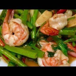 ผัดผักบุ้ง ไก่