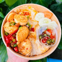 ข้าวเต้าหู้ไข่คั่วพริกเกลือ