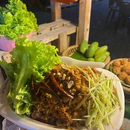 ยำแหนม หมูปิ้ง แม่สุรีย์