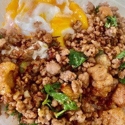 ข้าวกะเพราหมูสับกากหมู อร่อยไม่จกตา