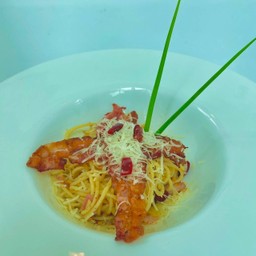 สปาเกตตี้ผัดพริกแห้งเบคอน