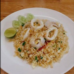 ข้าวผัดปลาหมึก