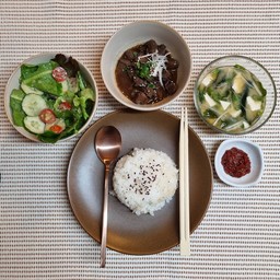 ข้าวลิ้นวัวตุ๋นมิโซะแดง
