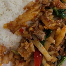 ข้าวพริกแกงหน่อไม้ไก่