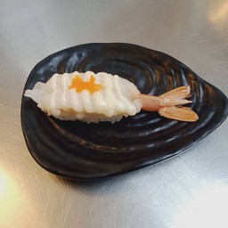 ซูชิกุ้งหวานอาเจนราดสลัด
