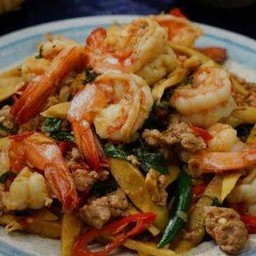 ข้าวกะเพราหน่อไม้ทะเล