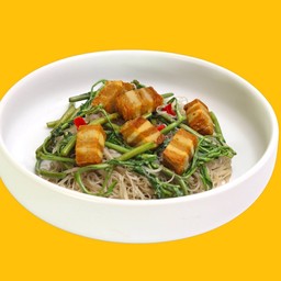 หมี่กระเฉดหมูกรอบเจ (Plant based)