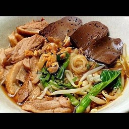 เจ๊ตาดำก๋วยเตี๋ยวเป็ดตุ๋น หมูตุ๋น อาหารตามสั่ง