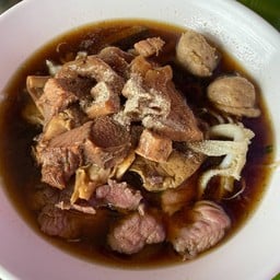 เกาเหลารวมหม้อดิน