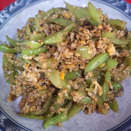 ข้าวผัดพริกหยวกผัดไข่