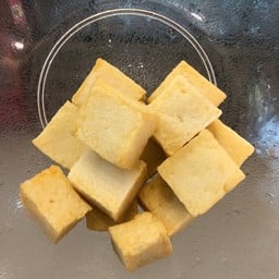 เต้าหู้ปลา (ลูกเต๋า)