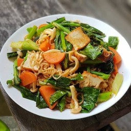 ก๋วยเตี๋ยวผัดขี้เมา (มังสวิรัติ)
