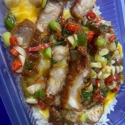 ข้าว ผัดพริกเกลือหมูสับ