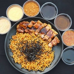 มาม่าเผ็ดเกาหลีหมูกรอบ (เพิ่มปริมาณมาม่า 40%)