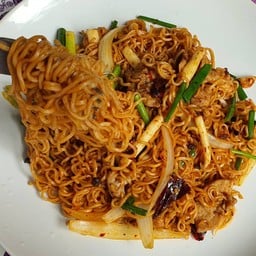 หม่าล่า ผัดมาม่า หมูชิ้น