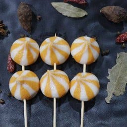 ลูกชิ้นปลาสอดไส้สลีดกุ้ง 蟹籽沙拉虾