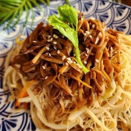 ก๋วยเตี๋ยวคลุกเห็ดผัด