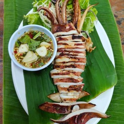 ปลาหมึกย่าง  พร้อมซีฟูด