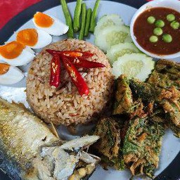 ข้าวผัดน้ำพริกกะปิ+ปลาทูทอด