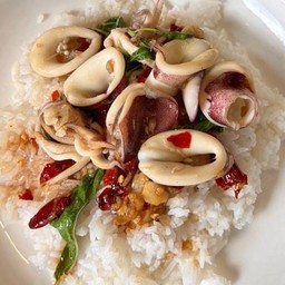 ข้าวกะเพราหมึก