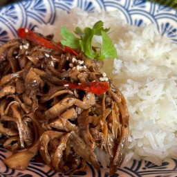 ข้าวหอมมะลิเห็ดผัดซอส