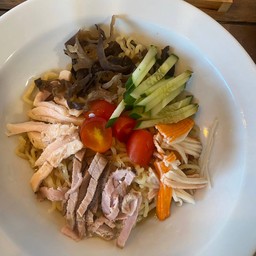  แล้วแต่คนชอบ แต่รู้สึกว่าทำกินเองได้อยู่ ต่างกันแค่เส้นสดของทางร้าน 