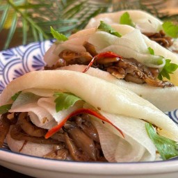 หมั่นโถวเห็ดผัด 3 ชิ้น