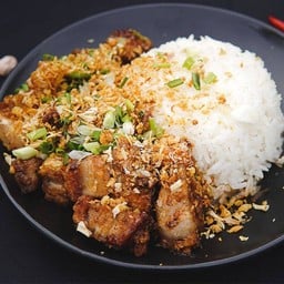 ข้าวหมูกรอบ HERO คั่วกระเทียม