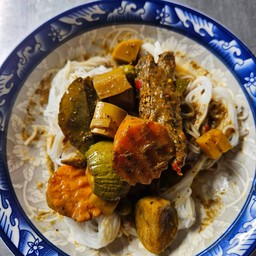 ขนมจีนน้ำยาไตปลา(พร้อมผักสด)