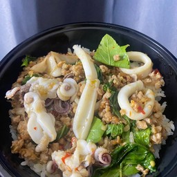 ข้าวกะเพราหมูสับ หมึกๆๆ