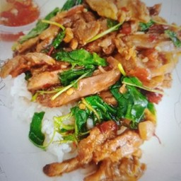 ข้าวกะเพราเป็ดย่าง