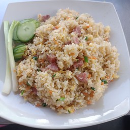 ข้าวผัดแหนม