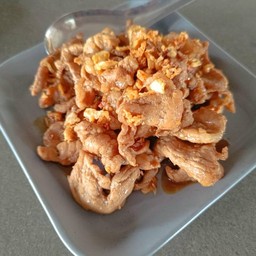 ทอดกระเทียม กับข้าว