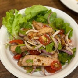 ยำสเต็กหมูย่างรสจัดจ้าน