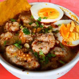 ก๋วยเตี๋ยวต้มยำ หมูเด้ง+ไข่ต้ม