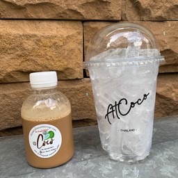 กาแฟคั่วบด อราบิก้าแท้100% เสริฟแยกเป็นขวดตามภาพพร้อมน้ำแข็ง
