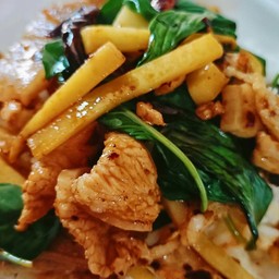 ข้าวหน่อไม้หมูผัดพีิกแห้งงงง สุโค่ยย