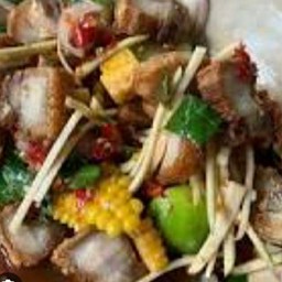ยำหมูกรอบ