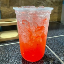 น้ำสตอเบอรี่โซดา