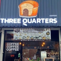 Three Quarters (เบเกอรี่ & กาแฟ) ตลาดฐานเพรชนนท์