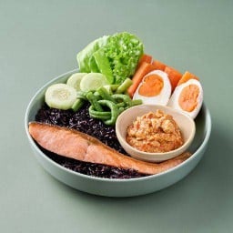 ข้าวไรซ์เบอรี่น้ำพริกไข่เค็ม แซลมอน