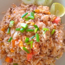 ข้าวผัดปลากระป๋อง