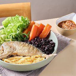 ข้าวไรซ์เบอรี่น้ำพริกลงเรือ ปลาทู