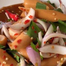 ยำไส้กรอก