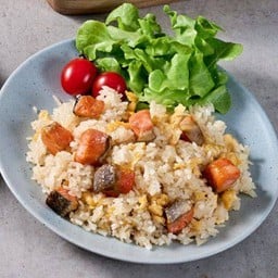 ข้าวผัดแซลมอน