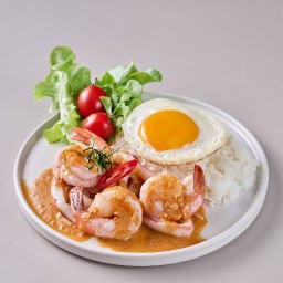 ข้าวรวมมิตรฉู่ฉี่ ไข่ดาว