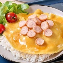 ข้าวไข่นุ่มไส้กรอก