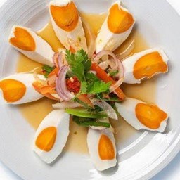 ยำไข่เค็ม