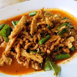 ถั่วผัดพริกแกง