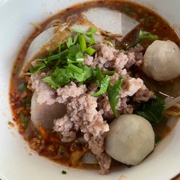 เส้นเล็กปนเกี๊ยวหมู ต้มยำน้ำธรรมดา